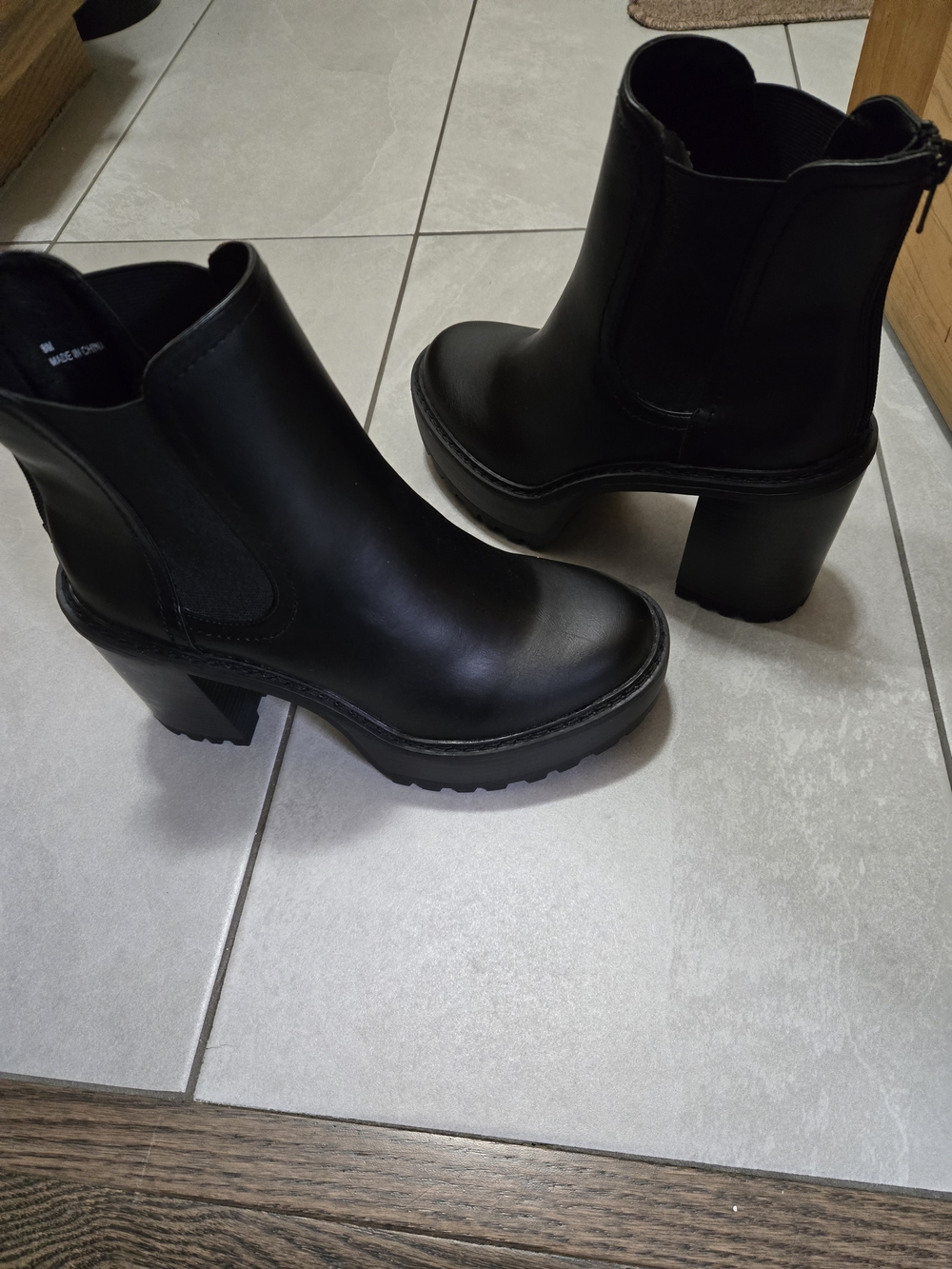 Steve Madden Women's Black Block Heel Ankle Boots Like New